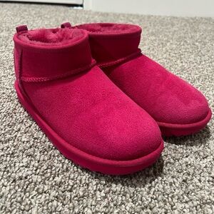 UGG Classic Ultra Mini Boots Women’s US 6 Sheepskin Hot Pink